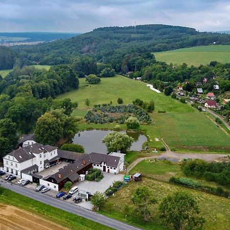 Penzion A Restaurace Belecky Mlyn Pteni Экстерьер фото