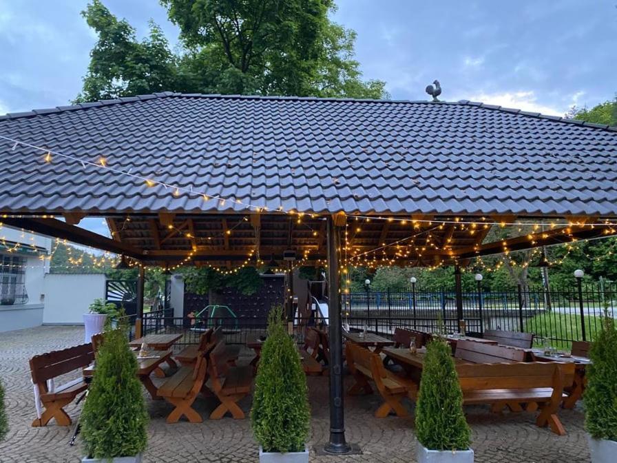 Penzion A Restaurace Belecky Mlyn Pteni Экстерьер фото