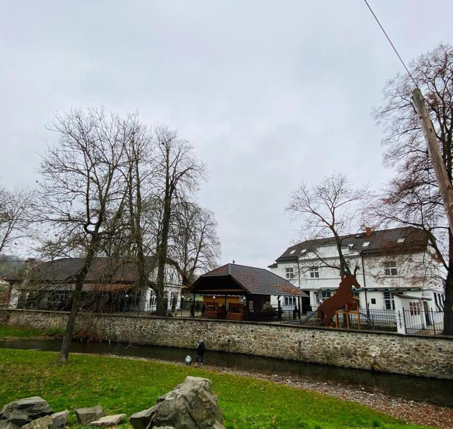 Penzion A Restaurace Belecky Mlyn Pteni Экстерьер фото