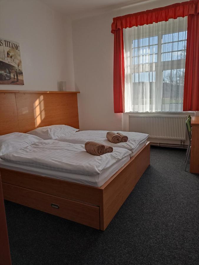 Penzion A Restaurace Belecky Mlyn Pteni Экстерьер фото