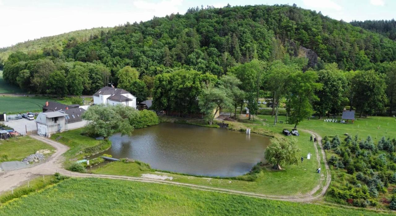 Penzion A Restaurace Belecky Mlyn Pteni Экстерьер фото